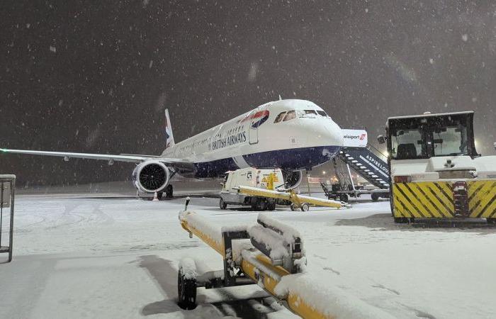 De fortes chutes de neige perturbent les vols au Royaume-Uni et en Allemagne