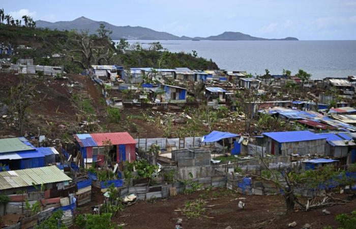 Le Pen à Mayotte veut « écouter » ses habitants et faire pression sur le gouvernement