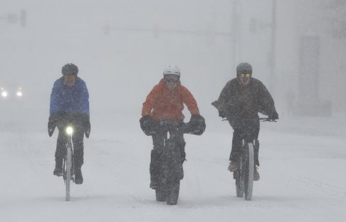 Le pays frappé par sa plus grosse tempête de neige de la décennie