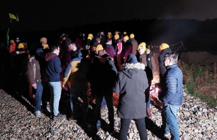 A Orveau, dans l’Essonne, les agriculteurs de la Coordination rurale se mettent en ordre de bataille