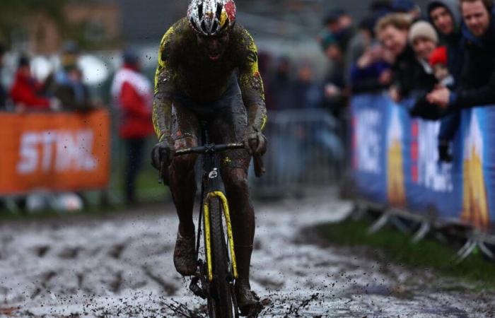 images impressionnantes de la victoire d’un Wout Van Aert couvert de boue à Termonde