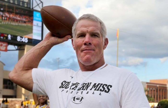 La légende de la NFL Brett Favre est restée « sans voix » alors que Biden honore Soros et Clinton avec la Médaille de la Liberté