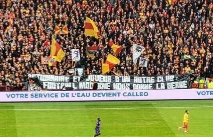 “Le football moderne nous donne la couronne”, la banderole des supporters lensois face à Seko Fofana