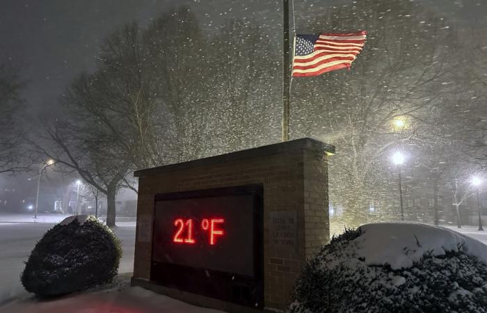 Le pays frappé par sa plus grosse tempête de neige de la décennie