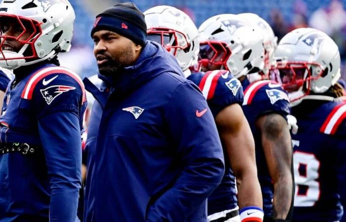 Les Patriots licencient l’entraîneur-chef