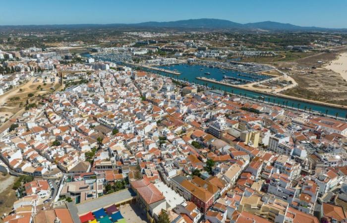 À combien s’élève la taxe foncière dans chaque région du Portugal ?