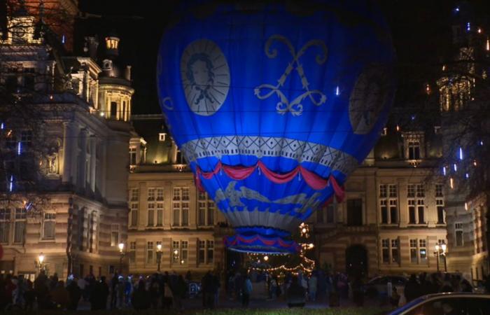 La montgolfière de Jules Verne érigée devant la mairie samedi soir