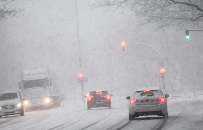 Avertissement national contre les routes glissantes dangereuses