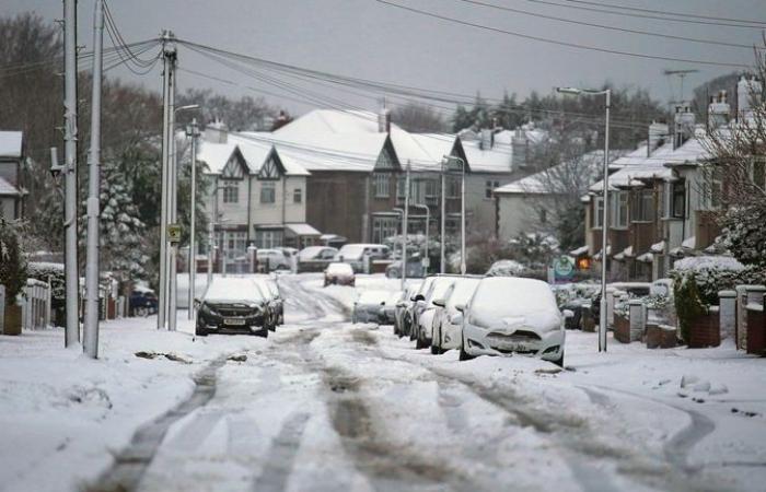 Météo au Royaume-Uni : de fortes chutes de neige frappent une grande partie du Royaume-Uni alors que des milliers de personnes se retrouvent sans électricité – avec des avertissements prolongés jusqu’à lundi