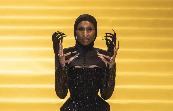 Cynthia Erivo porte une robe Louis Vuitton accrocheuse et sculpturale aux Golden Globes 2025