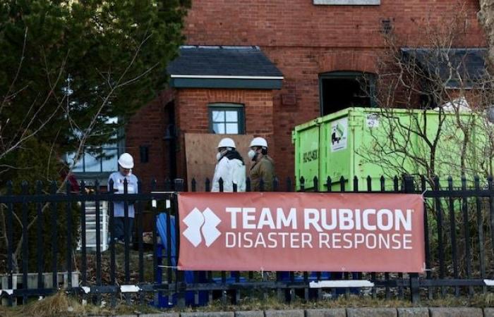 Une organisation vient en aide à un homme qui a perdu sa maison dans un incendie