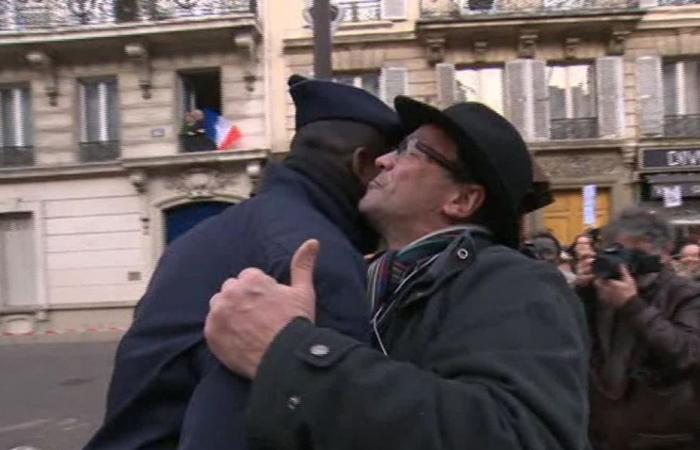 Thierry Keup raconte son baiser il y a 10 ans lors de la manifestation “Je suis Charlie”