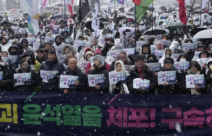 Corée du Sud | Les manifestants se rassemblent à la veille de la date limite pour arrêter Yoon