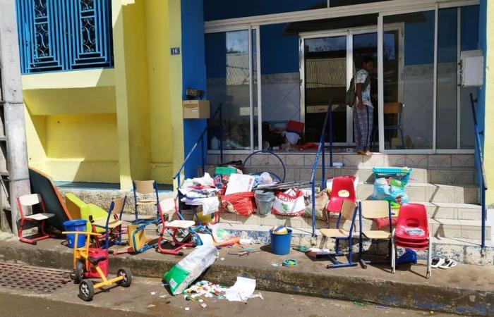 Le matériel scolaire volé dans les écoles Kawéni de Mayotte restitué aux mosquées sous menace de prière collective