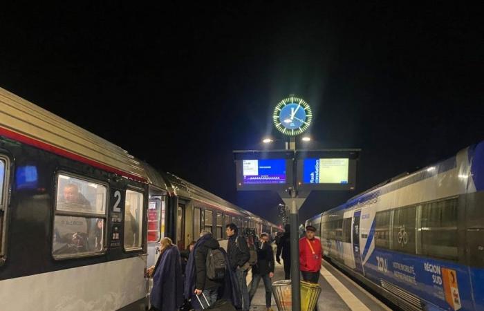 Dans le train Paris-Briançon, les voyageurs terminent leur voyage avec trois heures de retard et dans des couettes