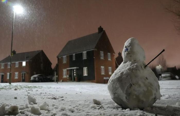 Météo au Royaume-Uni : de fortes chutes de neige frappent une grande partie du Royaume-Uni alors que des milliers de personnes se retrouvent sans électricité – avec des avertissements prolongés jusqu’à lundi