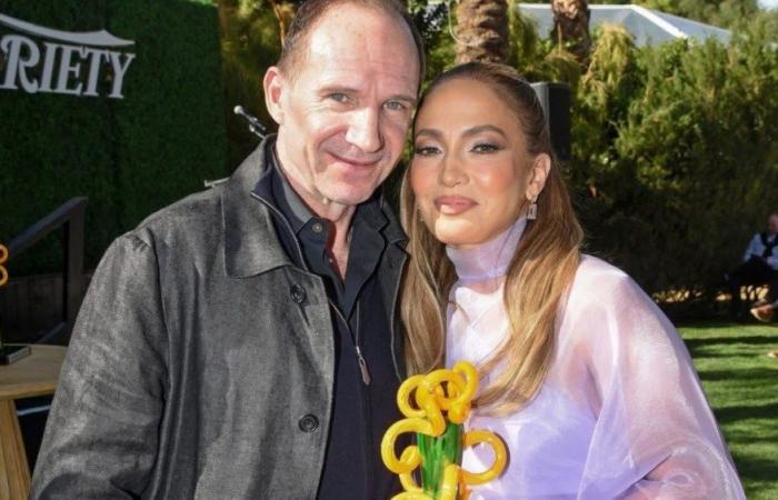 Jennifer Lopez et Ralph Fiennes se réunissent aux Creative Impact Awards