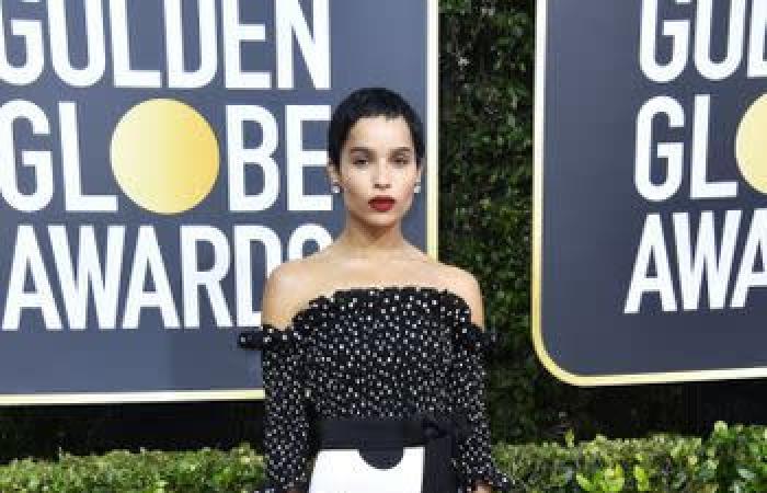 La robe décolletée en cœur de Zoë Kravitz apporte une élégance discrète aux Golden Globes 2025