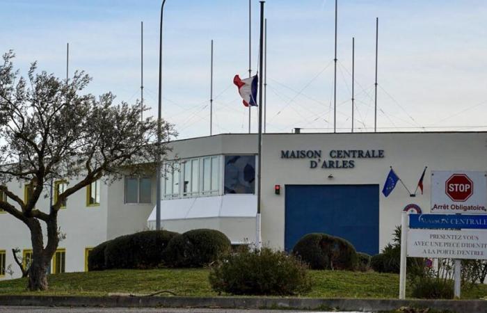 la garde à vue du détenu est interrompue afin de l’envoyer en psychiatrie