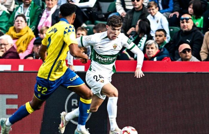 Et voilà, la cruche va à la fontaine… Elche avance