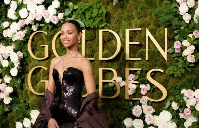 Zoe Saldaña habillée comme une bombe dans une robe Saint Laurent à sequins aux Golden Globes 2025