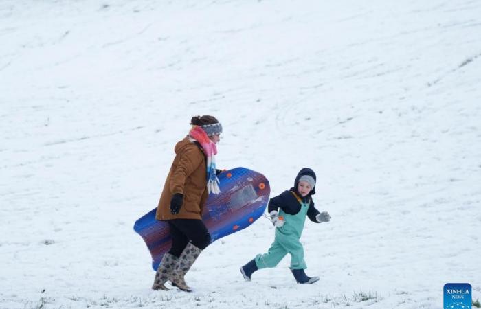 De fortes chutes de neige en Grande-Bretagne provoquent des perturbations dans les voyages et des coupures d’électricité-Xinhua