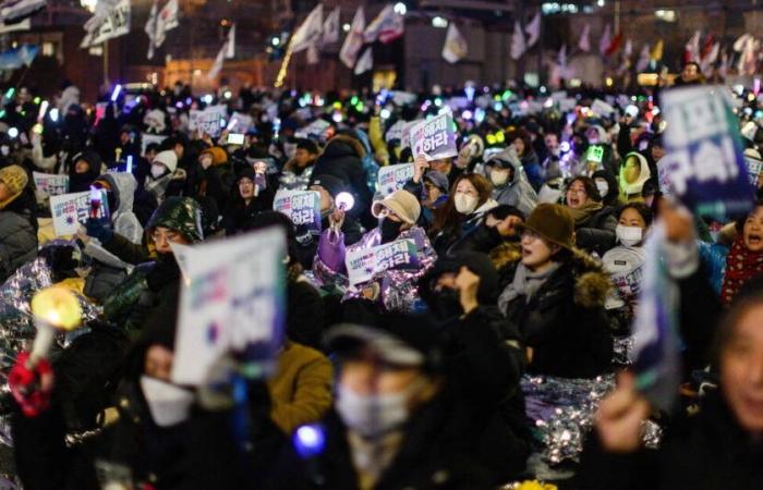 Manifestations en Corée du Sud, arrestation d’influenceurs algériens, mort de Claude Allègre… L’actualité de ce week-end du 4 et 5 janvier – Libération