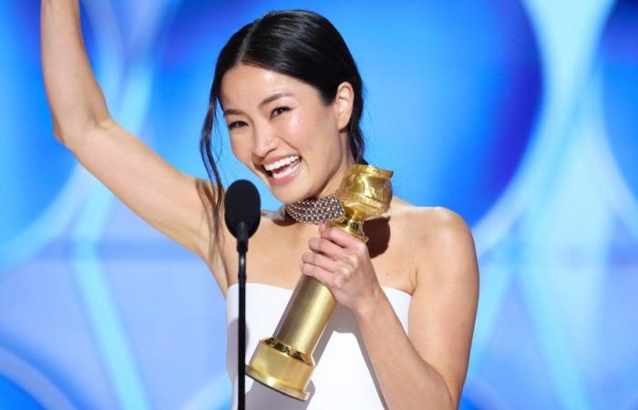 Anna Sawai gagne aux Golden Globes et crie Kathy Bates dans son discours