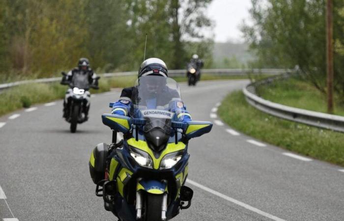 un motard circulant à 150 km/h percute un policier alors qu’il fuyait