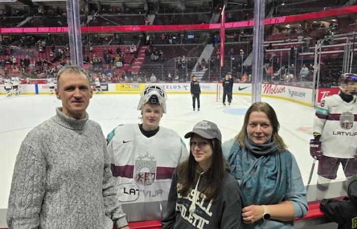 Un gardien du Phoenix de Sherbrooke se démarque lors du tournoi mondial de hockey junior