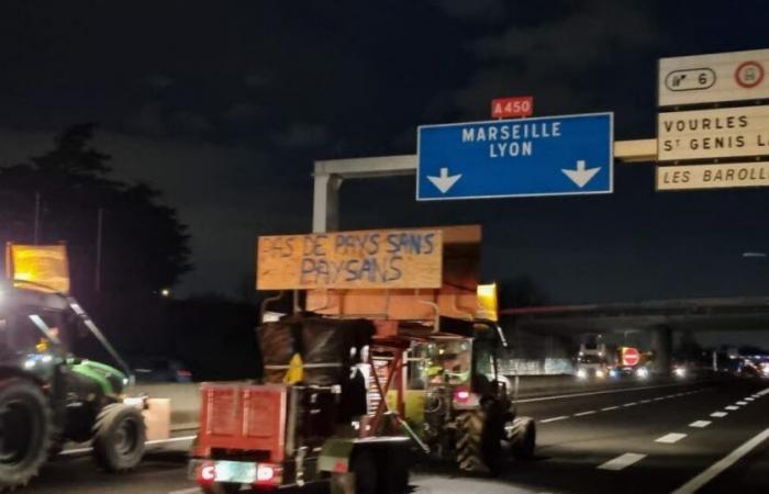 le cortège est sur l’A450 entre Brignais et Pierre-Bénite