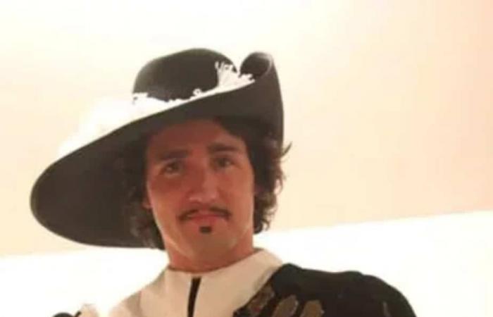 voici les moments où les costumes de Justin Trudeau ont fait réagir