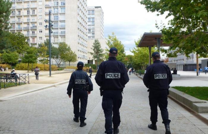 «C’est devenu le sport local»… Tir à l’arme automatique en plein jour sur cette place piétonne