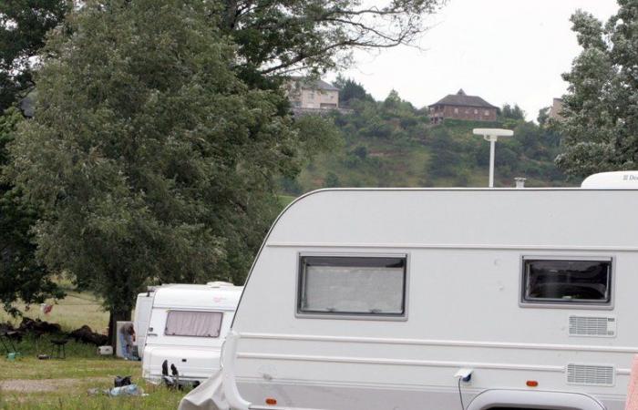 un trentenaire brûle des caravanes, deux cadavres calcinés retrouvés dans les décombres