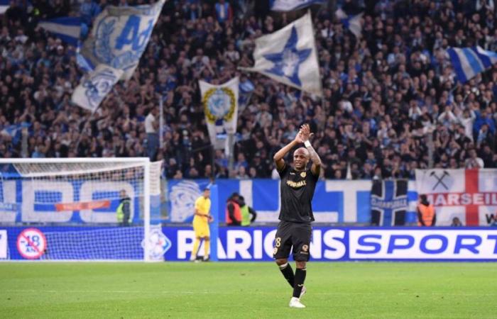 André Ayew applaudi par le Vélodrome après son but contre l’OM