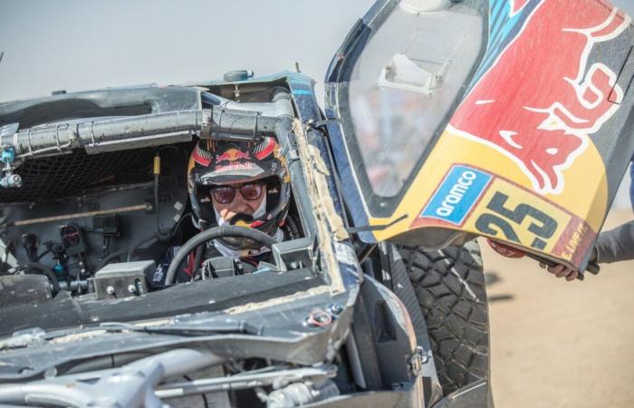 Le tenant du titre Carlos Sainz abandonne le Dakar