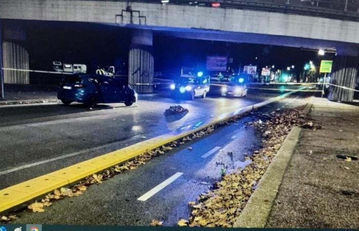 Tiburtina, un sans-abri de 33 ans qui fait du vélo à contre-courant, meurt heurté par une voiture. Et un jeune de 26 ans perd la vie dans un accident à Guidonia