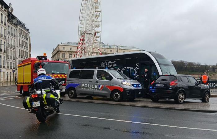 Une femme de 59 ans décède en traversant la voie, heurtée par un tram-bus à Bayonne, circulation très perturbée