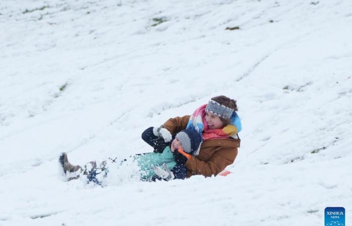 De fortes chutes de neige en Grande-Bretagne provoquent des perturbations dans les voyages et des coupures d’électricité-Xinhua