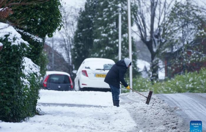 De fortes chutes de neige en Grande-Bretagne provoquent des perturbations dans les voyages et des coupures d’électricité-Xinhua