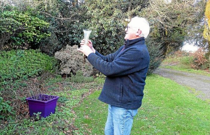 cet habitant enregistre chaque jour les précipitations dans son jardin