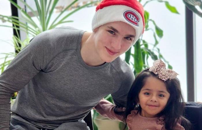 [EN PHOTOS] Lane Hutson et sa famille ont rendu visite à des enfants malades du Manoir Ronald McDonald de Montréal avant Noël