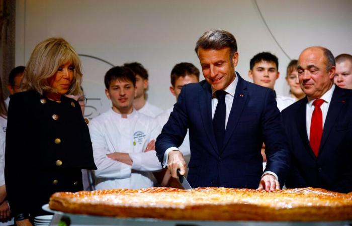 Les images appétissantes de la galette des rois à l’Élysée, coupées par Emmanuel Macron