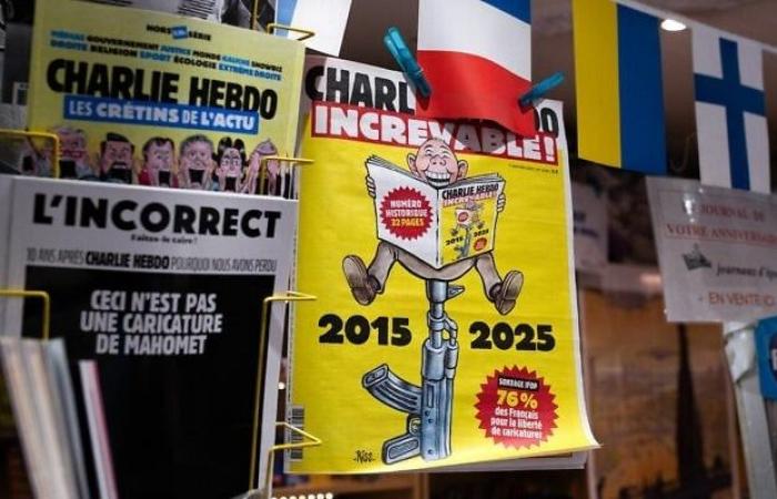 Dix ans après les attentats, hommages et forte émotion devant Charlie Hebdo et l’Hyper Cacher