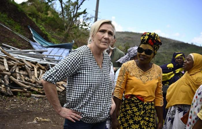 A Mayotte, Marine Le Pen accuse l’immigration après le cyclone Chido