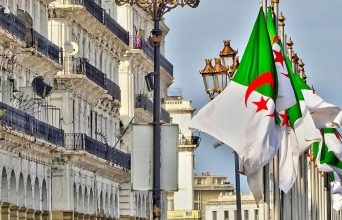 le Parlement algérien dénonce les « propos irresponsables » de Macron sur l’Algérie