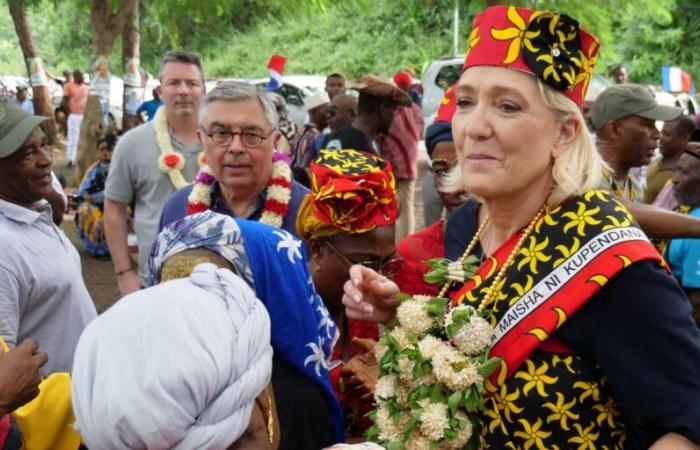 Sur les traces de Marine Le Pen à Mayotte, au chevet des habitants touchés par le cyclone Chido