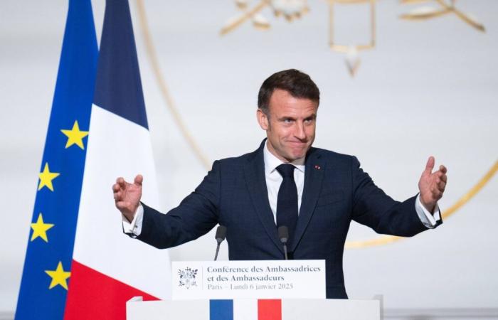 « On a oublié de dire merci »… Emmanuel Macron exagère-t-il sur la présence militaire française en Afrique ?