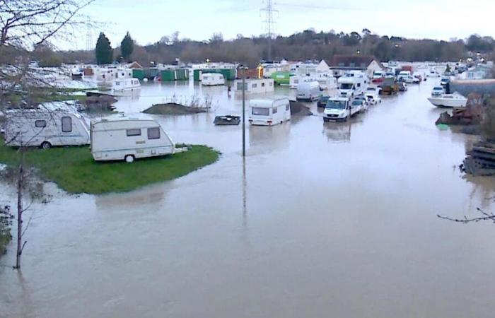 Météo au Royaume-Uni : incidents majeurs déclarés après de graves inondations – la neige et la glace perturbent les déplacements