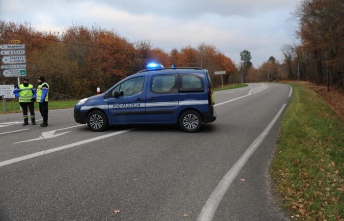 le soir du Nouvel An, sans permis, il a forcé le blocus des gendarmes